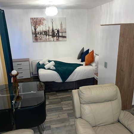 Private Room In London Enfield With Parking Экстерьер фото