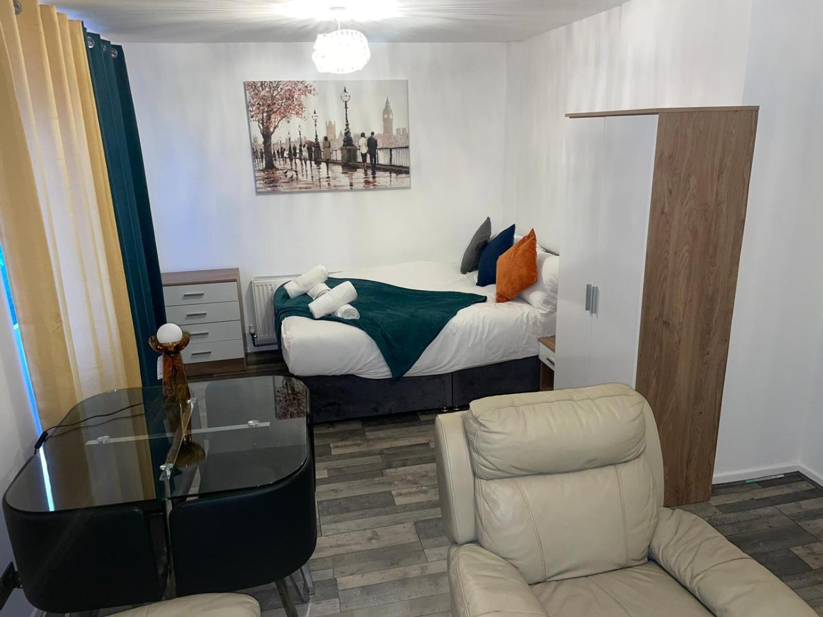Private Room In London Enfield With Parking Экстерьер фото