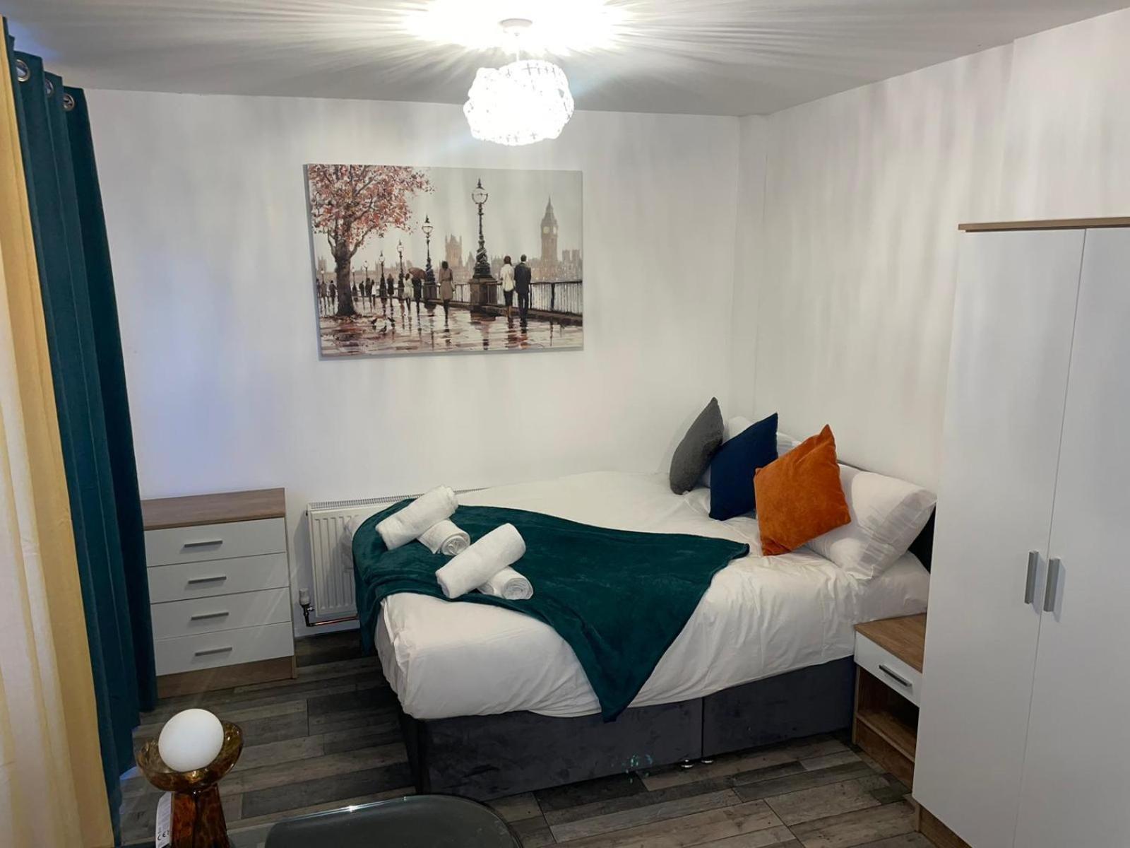 Private Room In London Enfield With Parking Экстерьер фото